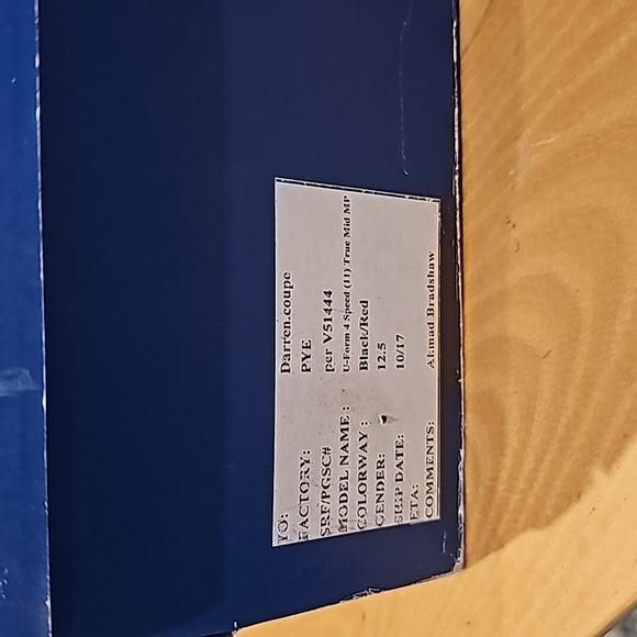 Ahmad Bradshaw New York Giants issued custom Cleats - Picture 9 of 10